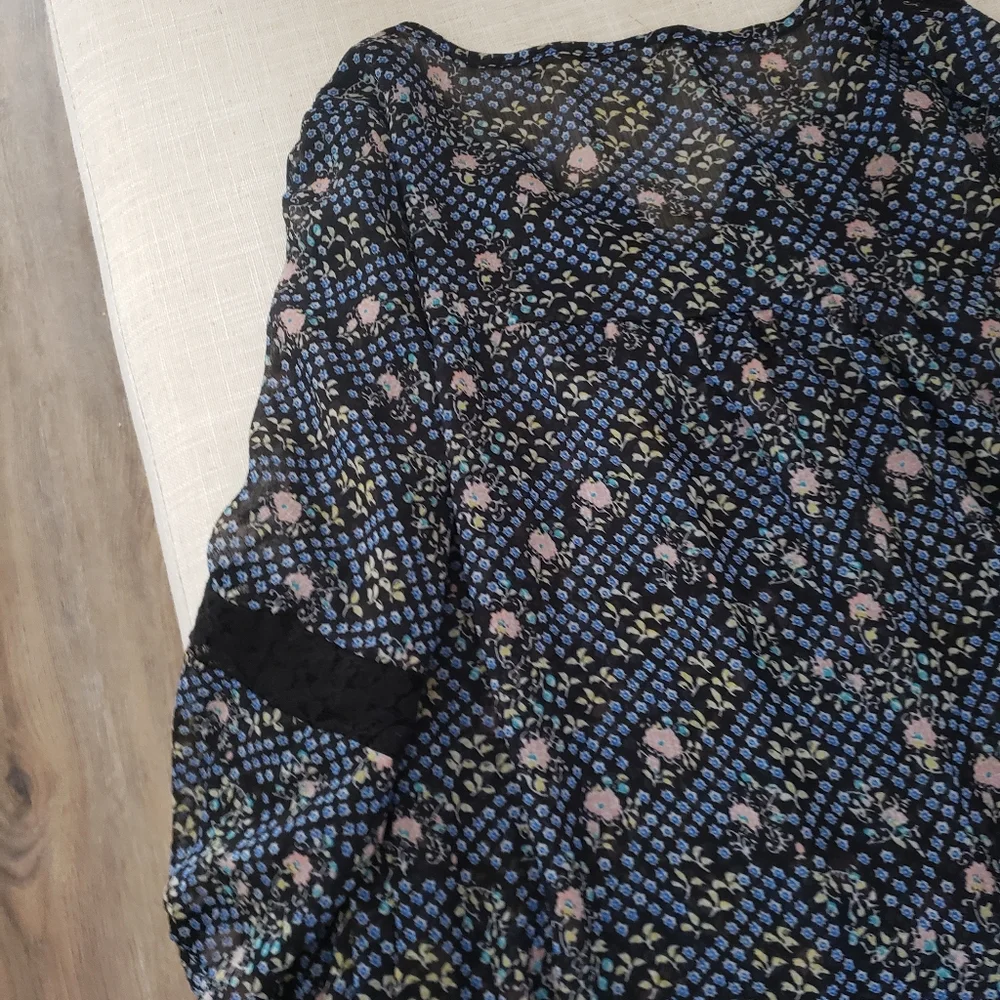 Mossimo Supply Co Hi Lo Quarter Sleeve Top - Picture 9 of 9